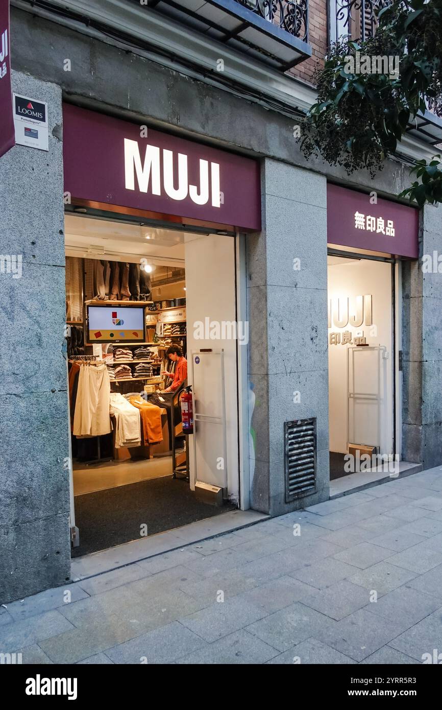 Muji shop hi-res stock photography and images - Alamy Muji shop hi-res stock photography and images - Alamy