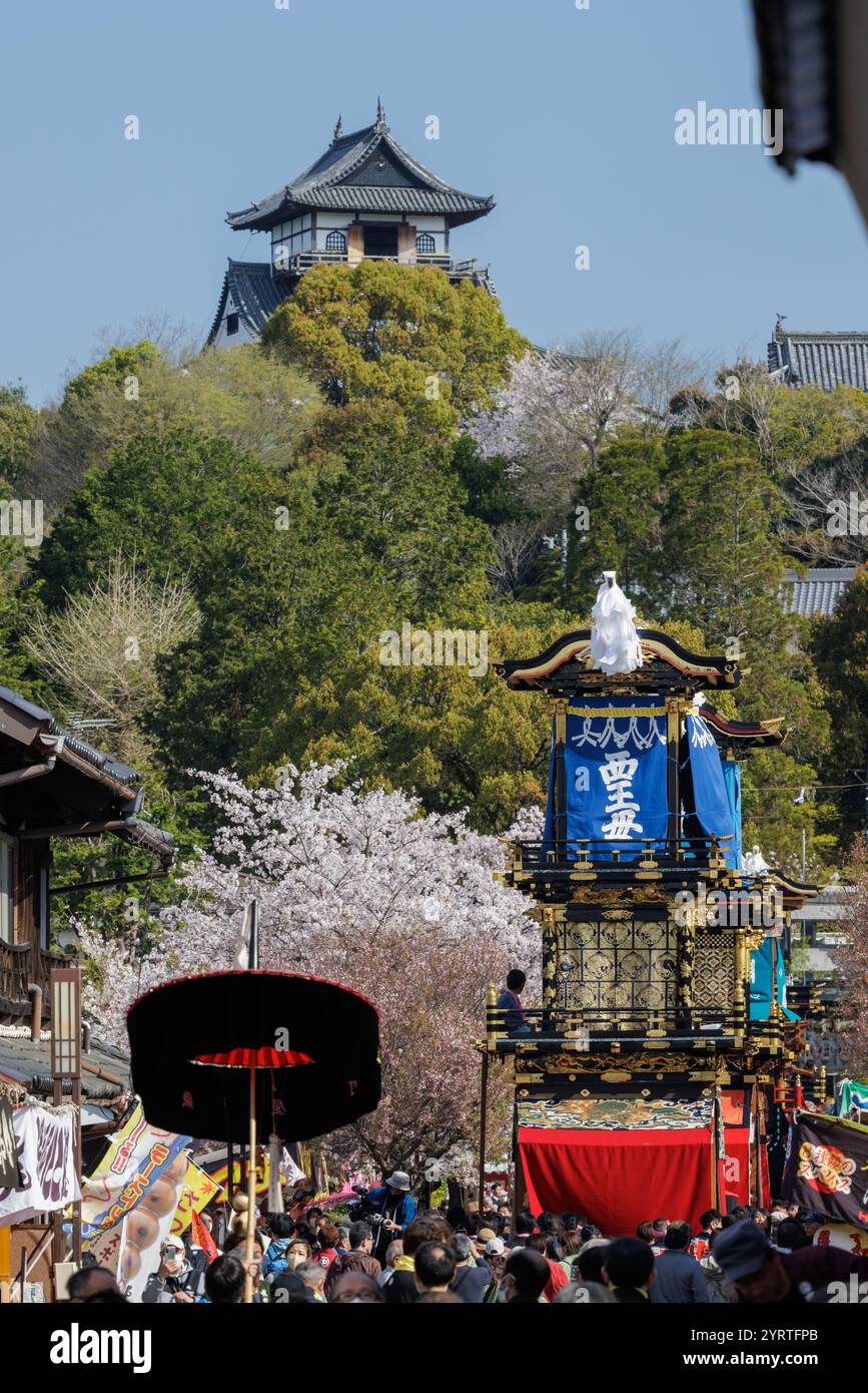 Inuyama Festival Floats and Inuyama Castle parading along Honmachi ...