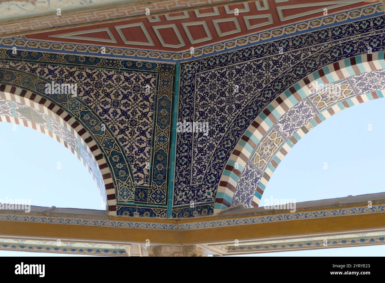 mosaic-decoration-on-a-prayer-courtyard-ajacent-to-the-dome-of-the