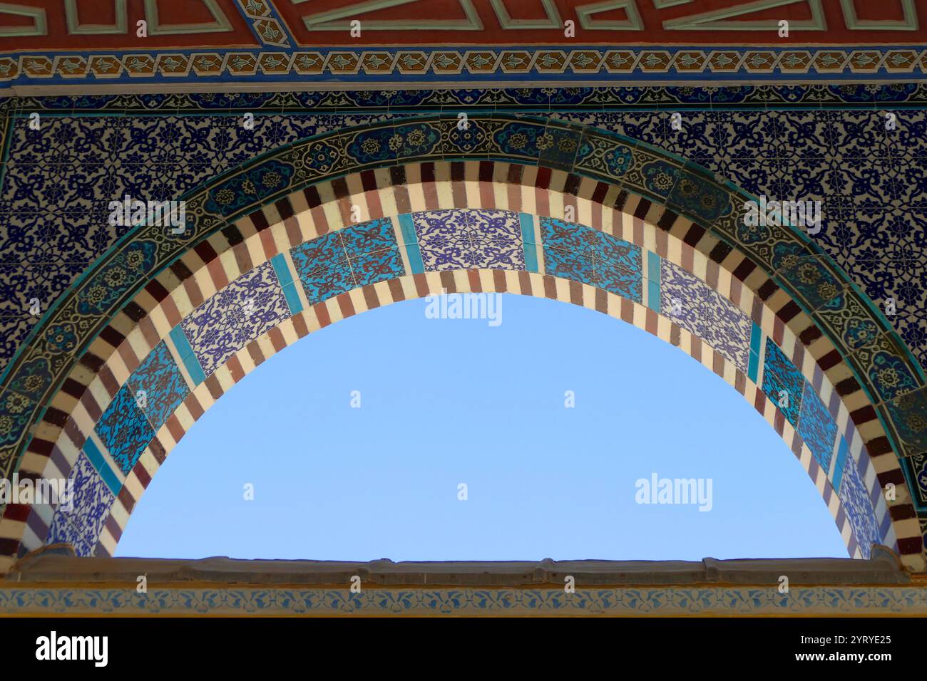 mosaic-decoration-on-a-prayer-courtyard-ajacent-to-the-dome-of-the