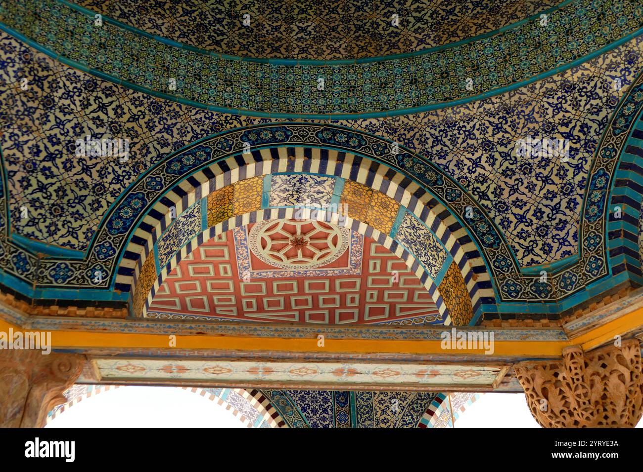 mosaic-decoration-on-a-prayer-courtyard-ajacent-to-the-dome-of-the