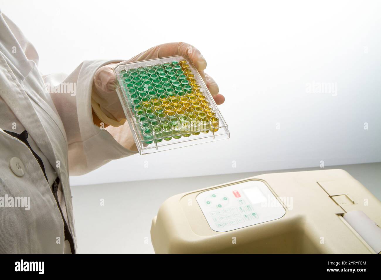 Elisa plate reader hi-res stock photography and images - Alamy