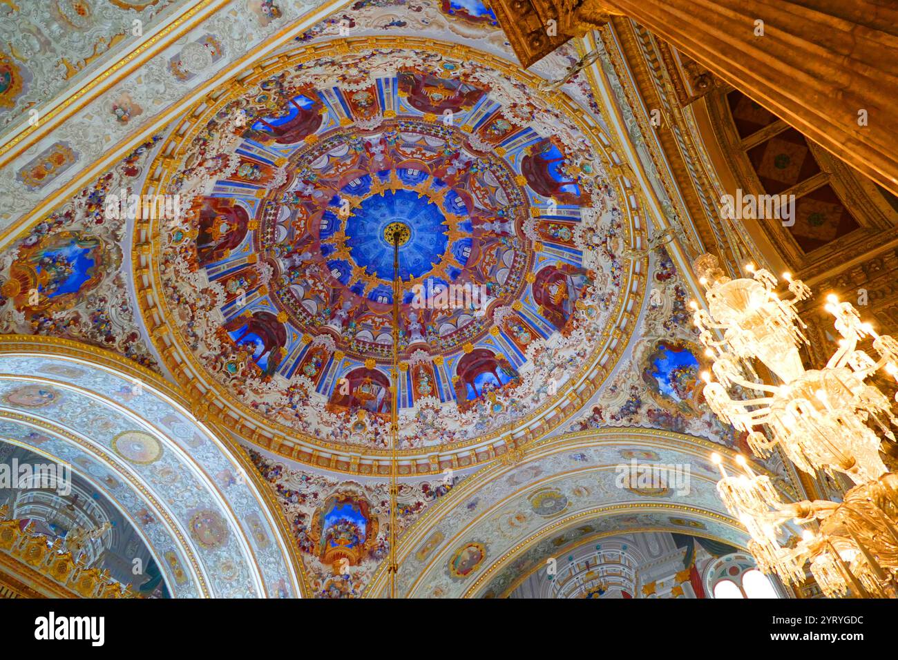 Dolmabahce Palace, Istanbul, Turkey, on the European coast of the Bosphorus, served as the main administrative center of the Ottoman Empire from 1856 - 1887 and 1909 - 1922. Dolmabahce Palace was ordered by the Empire's 31st Sultan, Abdulmecid I, and built between the years 1843 and 1856. The design contains eclectic elements from the Baroque, Rococo and Neoclassical styles, blended with traditional Ottoman architecture Stock Photo
