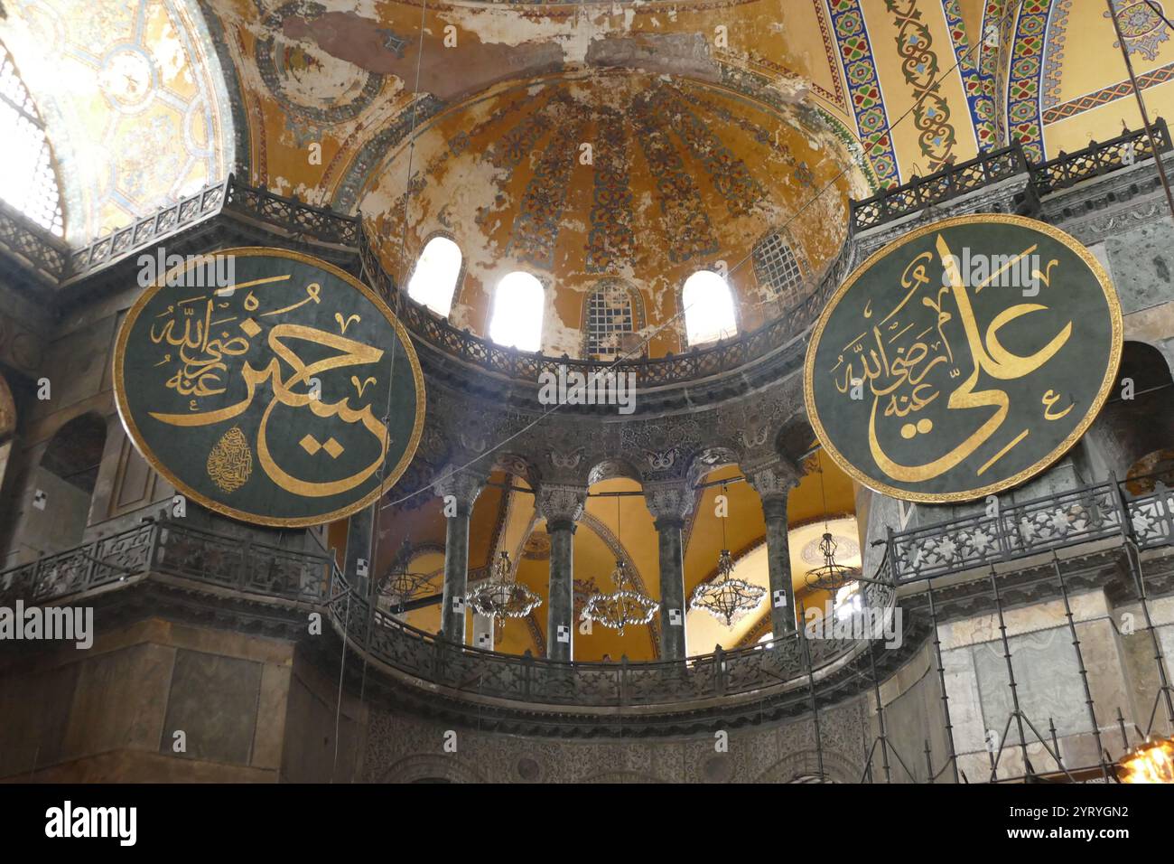Hagia Sophia, a former Greek Orthodox Christian patriarchal basilica (church), later an Ottoman imperial mosque and now a museum (Ayasofya Muzesi) in Istanbul, Turkey. Built in 537 AD at the beginning of the Middle Ages, it was famous in particular for its massive dome. From the date of its construction in 537 AD until 1453, it served as an Eastern Orthodox cathedral and the seat of the Patriarch of Constantinople, except between 1204 and 1261, when it was converted by the Fourth Crusaders to a Roman Catholic cathedral under the Latin Empire. The building was later converted into an Ottoman mo Stock Photo