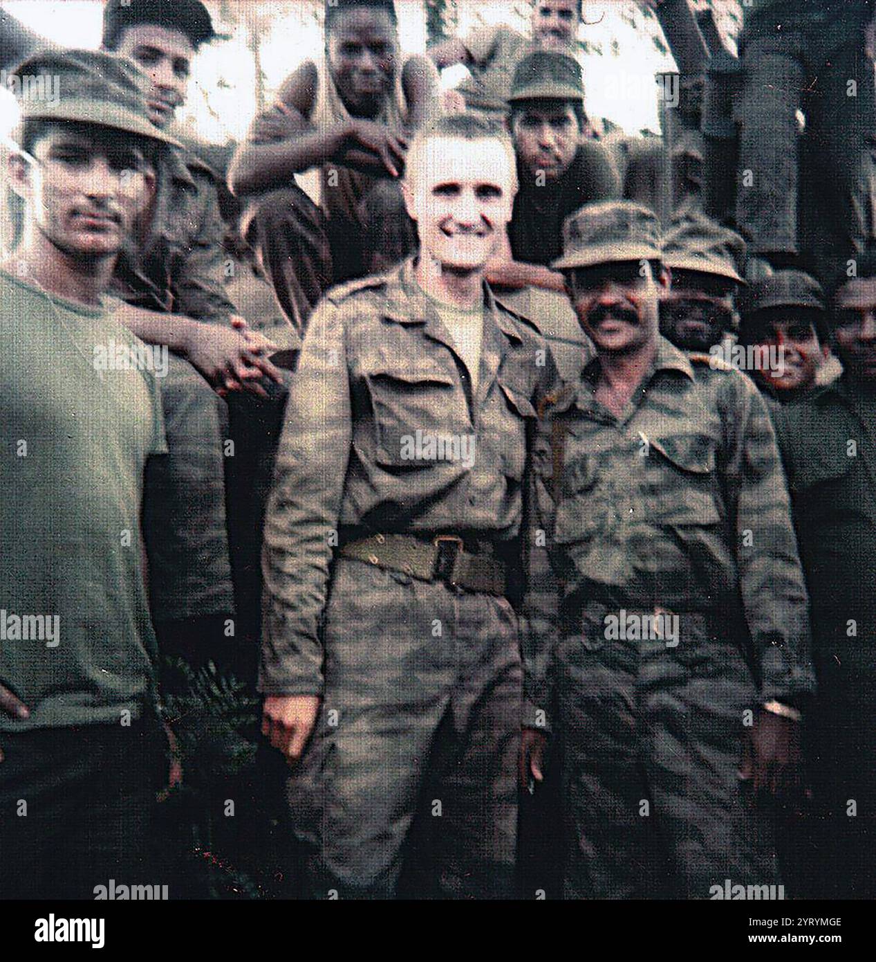 Angolan, Soviet and Cuban soldiers pose for a photograph near Cuito Cuanavale in April 1988 Stock Photo