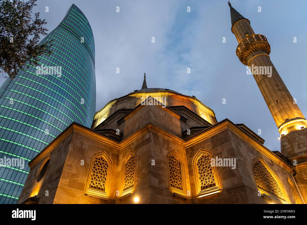 Alley of Martyrs Mosque, Baku, Azerbaijan Stock Photo
