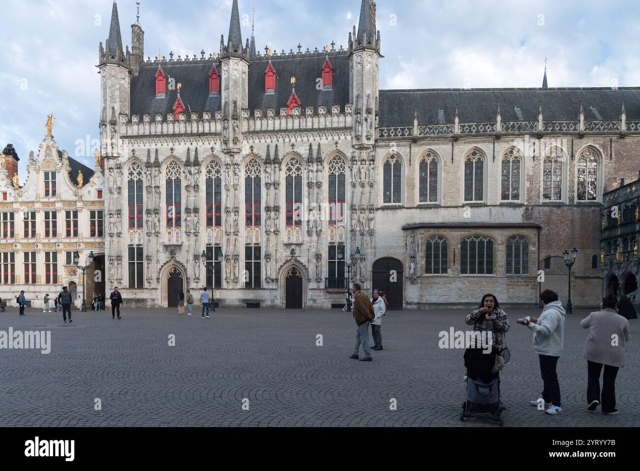 Renaissance Oude Civiele Griffie (Old Civil Registry) built in XVI century and facade of Brabantine Gothic Stadhuis van Brugge / Hôtel de ville de Bru Stock Photo