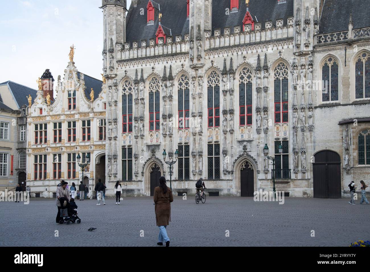 Renaissance Oude Civiele Griffie (Old Civil Registry) built in XVI century and facade of Brabantine Gothic Stadhuis van Brugge / Hôtel de ville de Bru Stock Photo