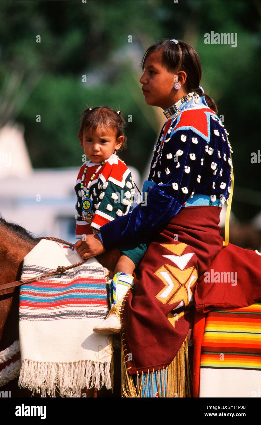 Crow indian woman hi-res stock photography and images - Alamy
