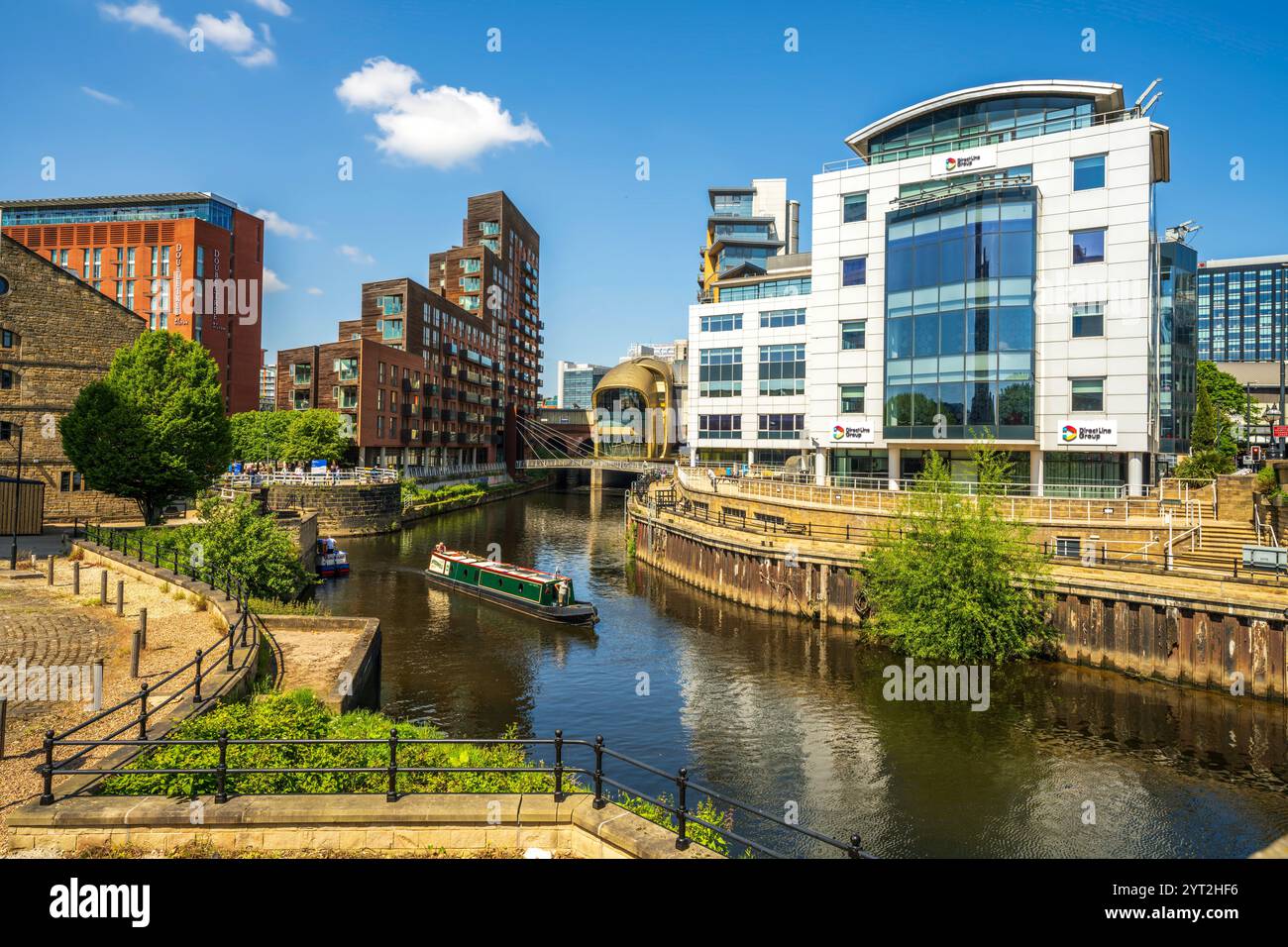 Leeds panoramic cityscape of the city center with bridge, canal boats ...