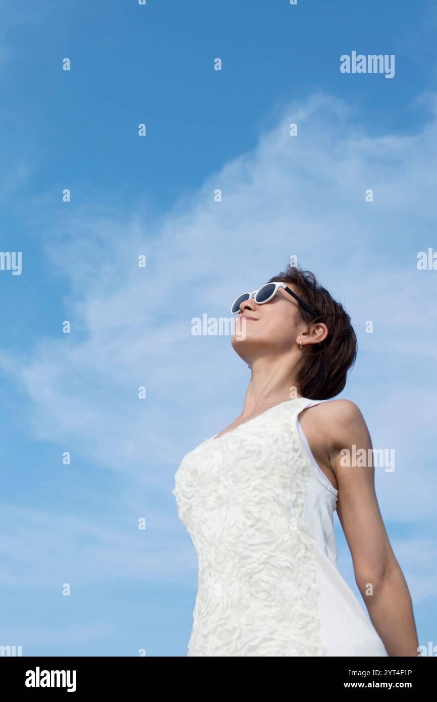 Person looking up to the sky hi-res stock photography and images - Alamy