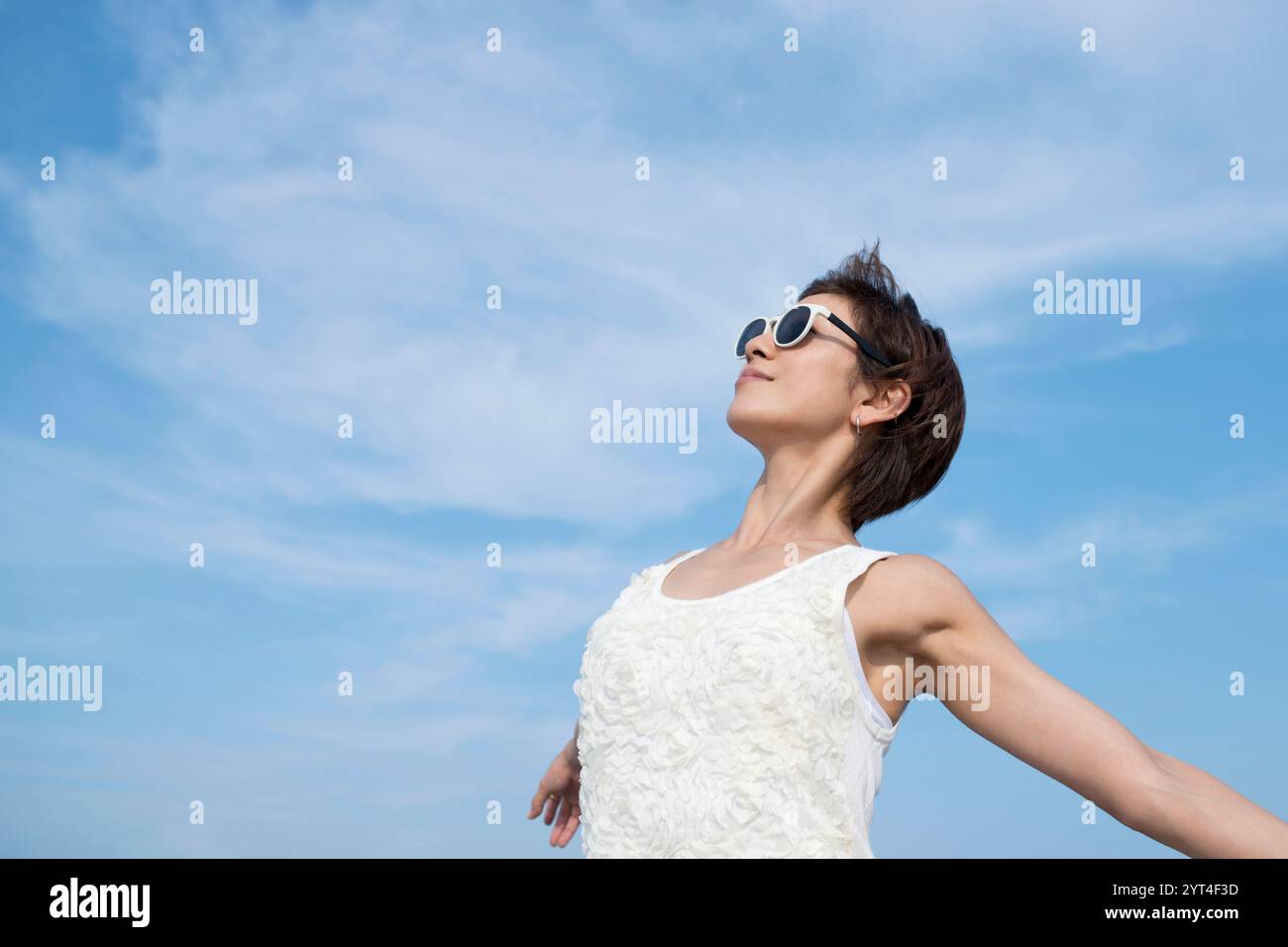 Woman looking up sky hi-res stock photography and images - Alamy