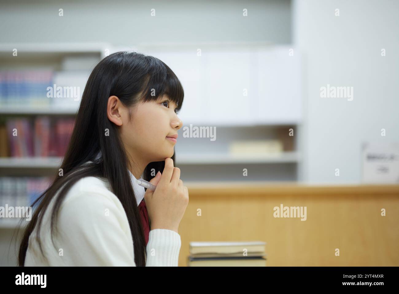 Student studying in the library Stock Photo - Alamy