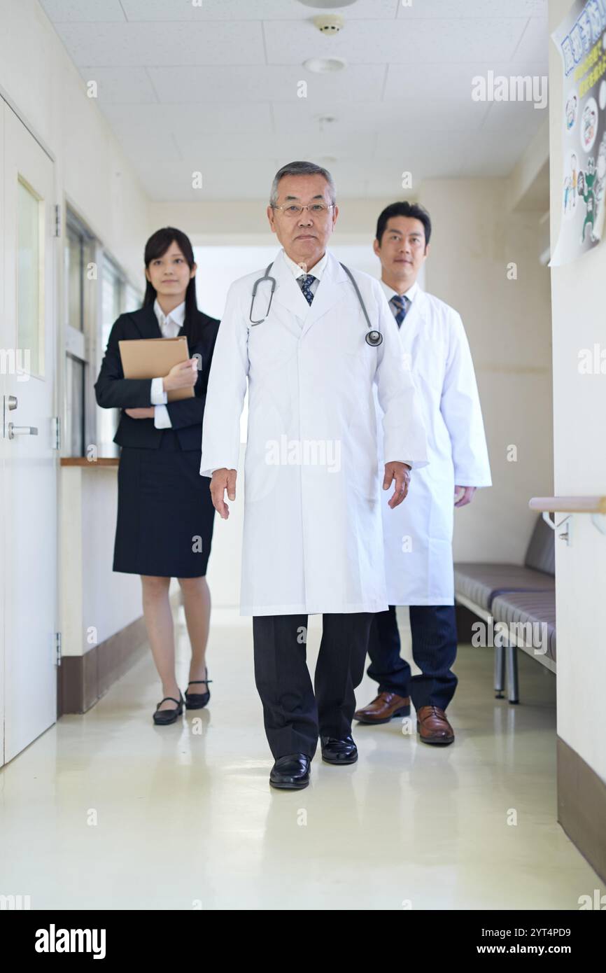 Black woman suit corridor hospital hi-res stock photography and images ...
