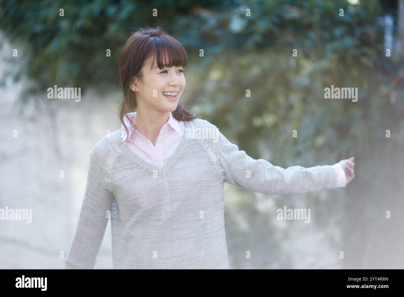 Young woman garden relax hi-res stock photography and images - Alamy