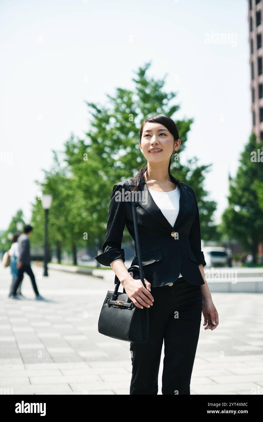 Black woman walking in suit hi-res stock photography and images - Alamy