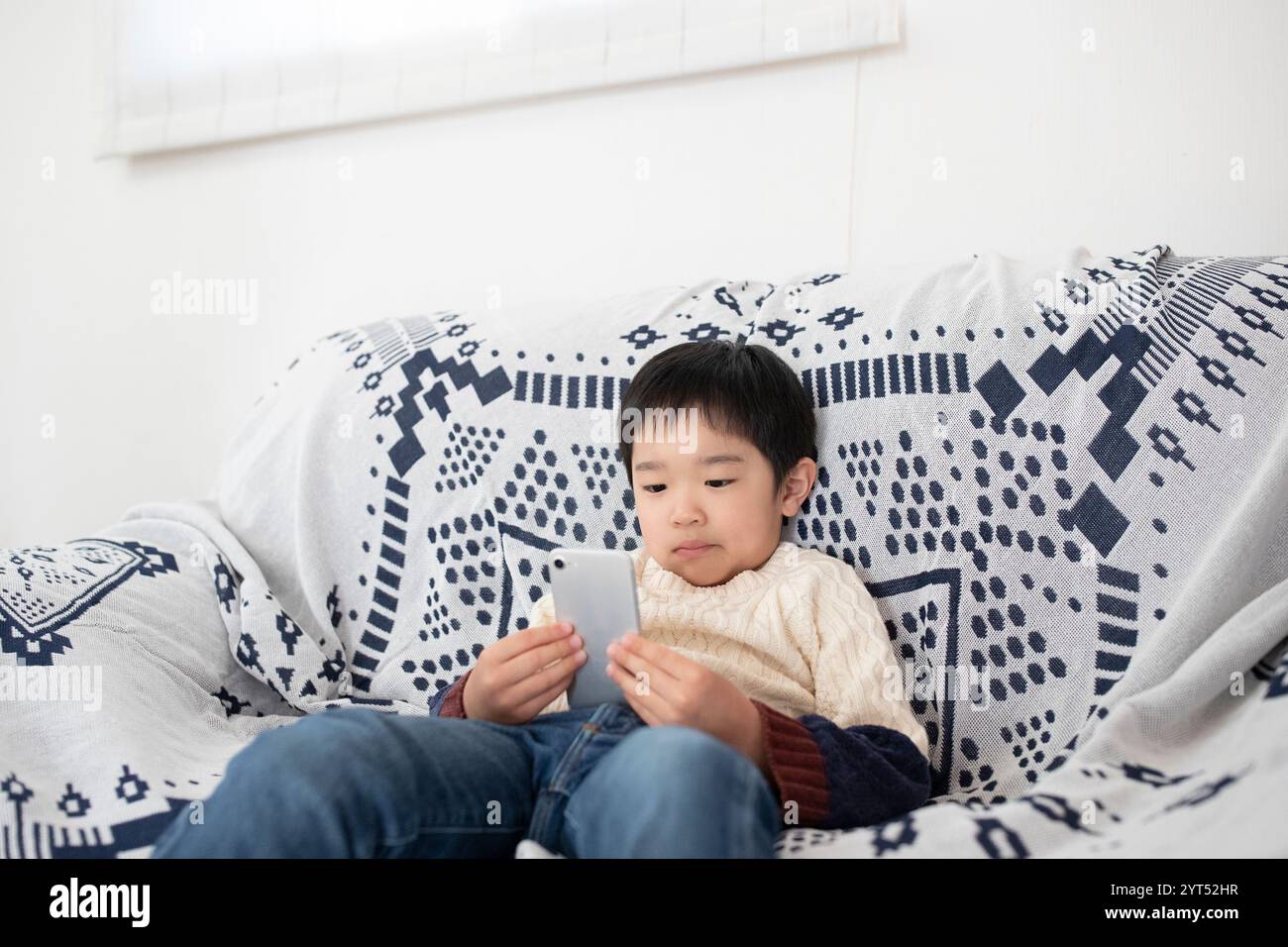 Boy smartphone room hi-res stock photography and images - Alamy