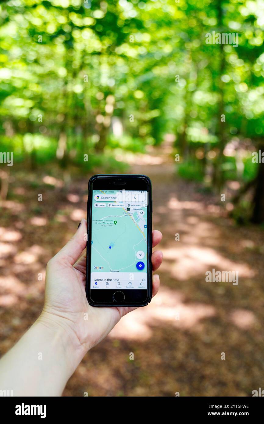 Google maps phone hi-res stock photography and images - Alamy