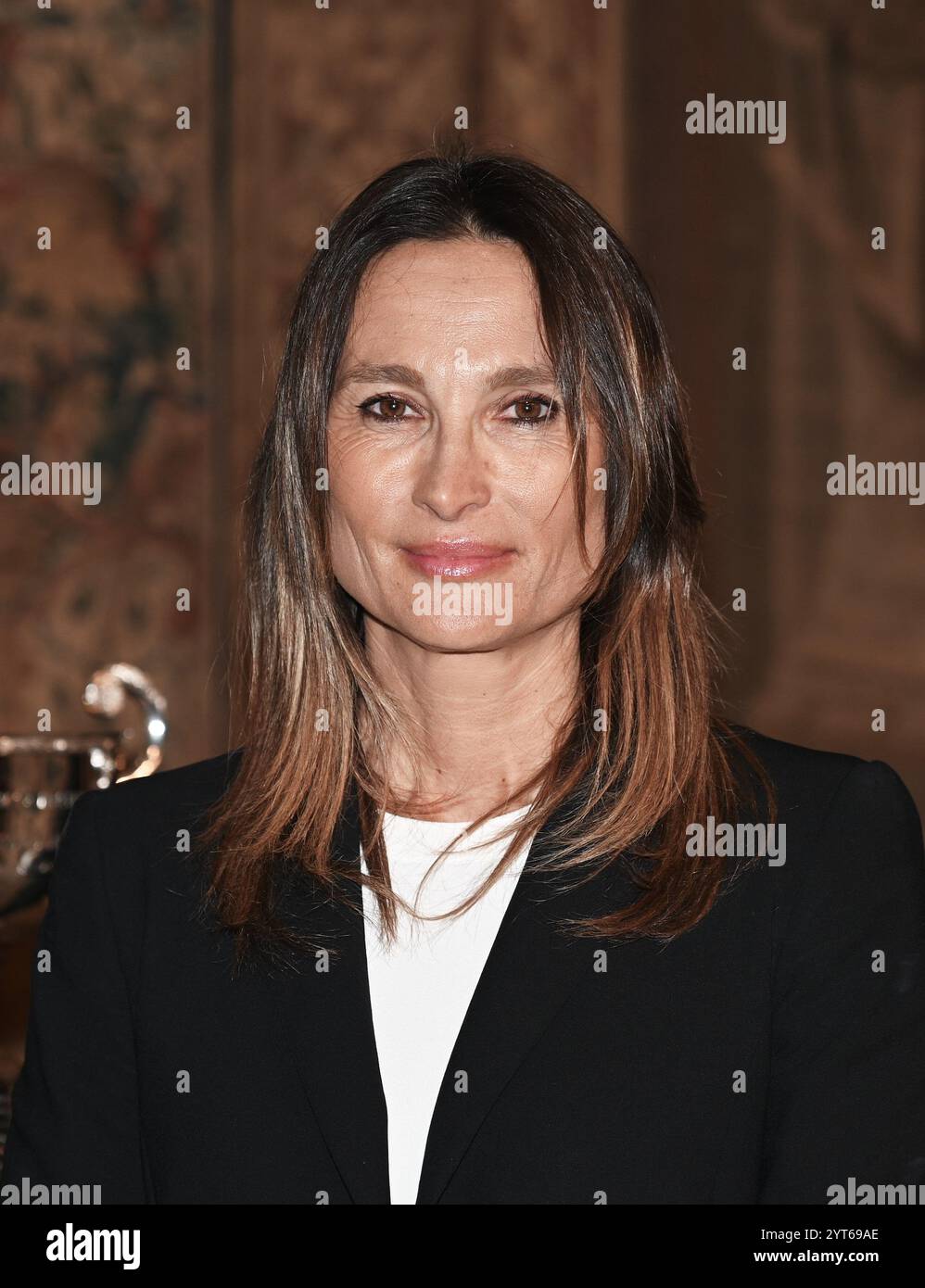 Search for missing paddle boarder continues as items were found offshore  near Miami, image size:998x1390