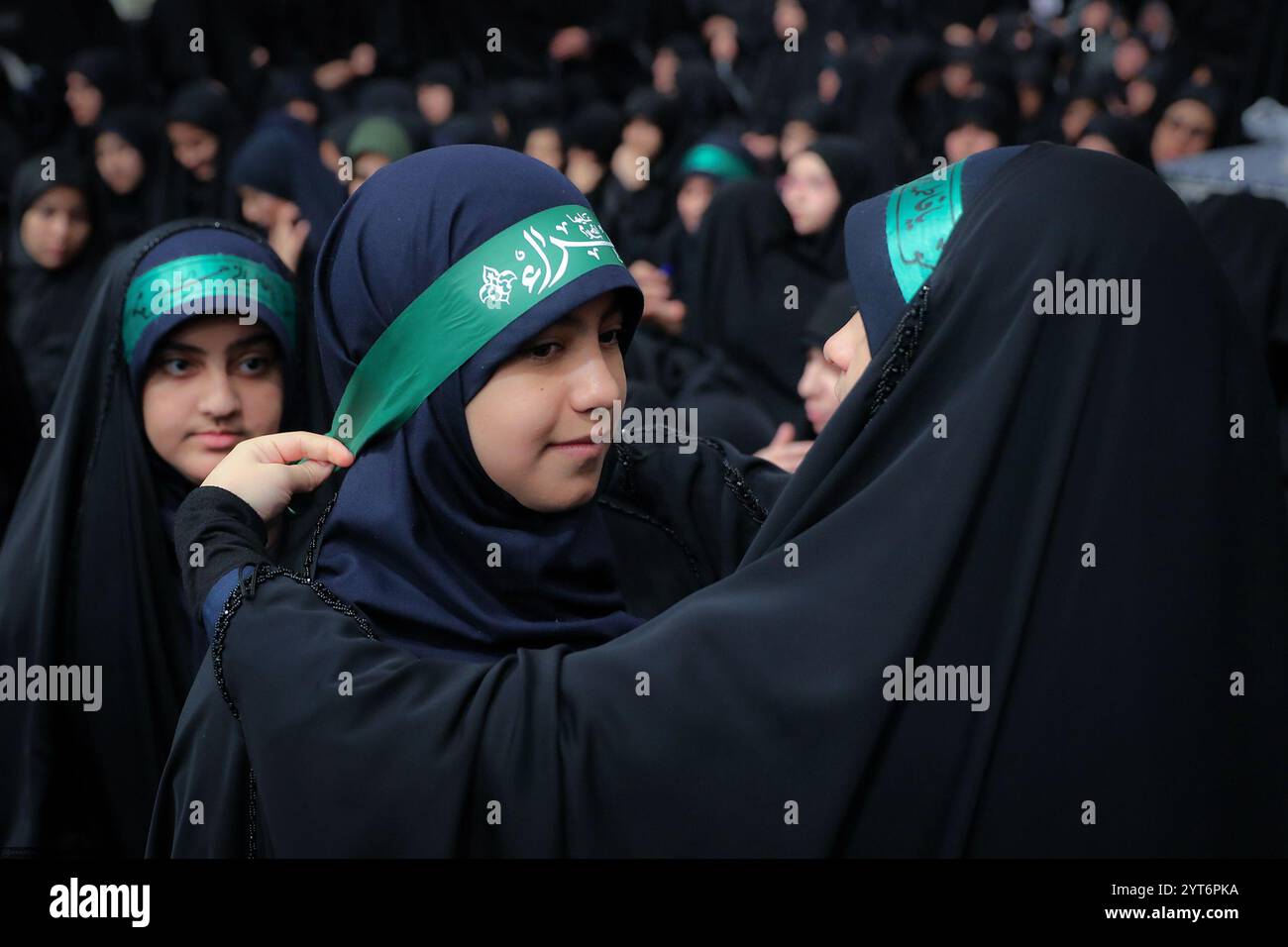 Veiled shia muslim women in hi-res stock photography and images - Alamy
