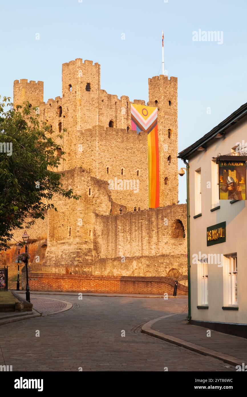 Rochester castle kent england hi-res stock photography and images - Alamy