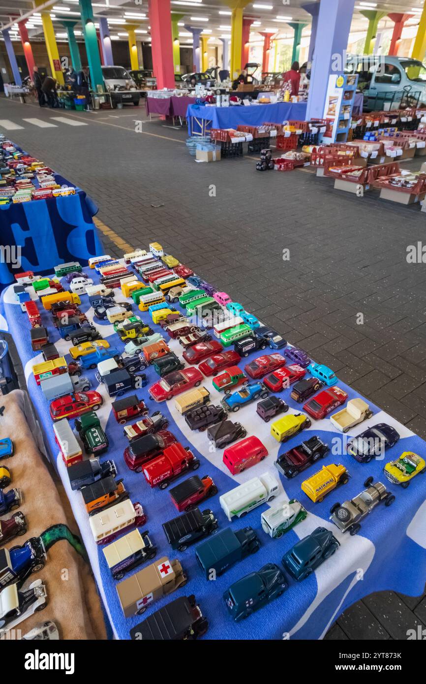 How to Display Diecast Cars in a Retail Environment: Pro Tips
