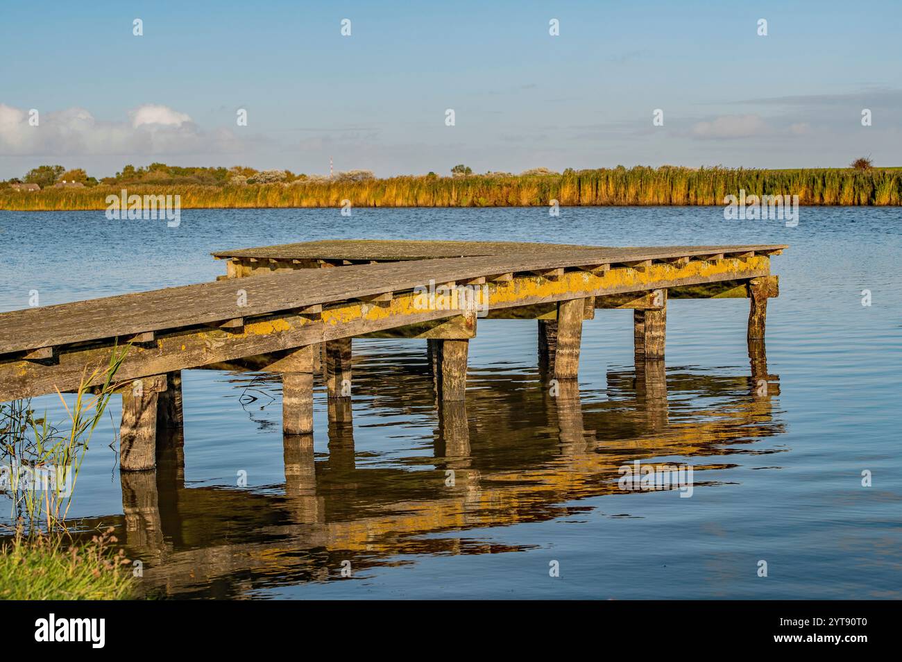 Timber bridge base hi-res stock photography and images - Alamy