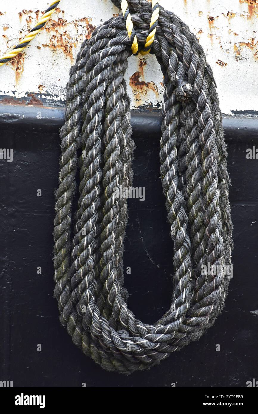 Coiled ship rope hi-res stock photography and images - Alamy