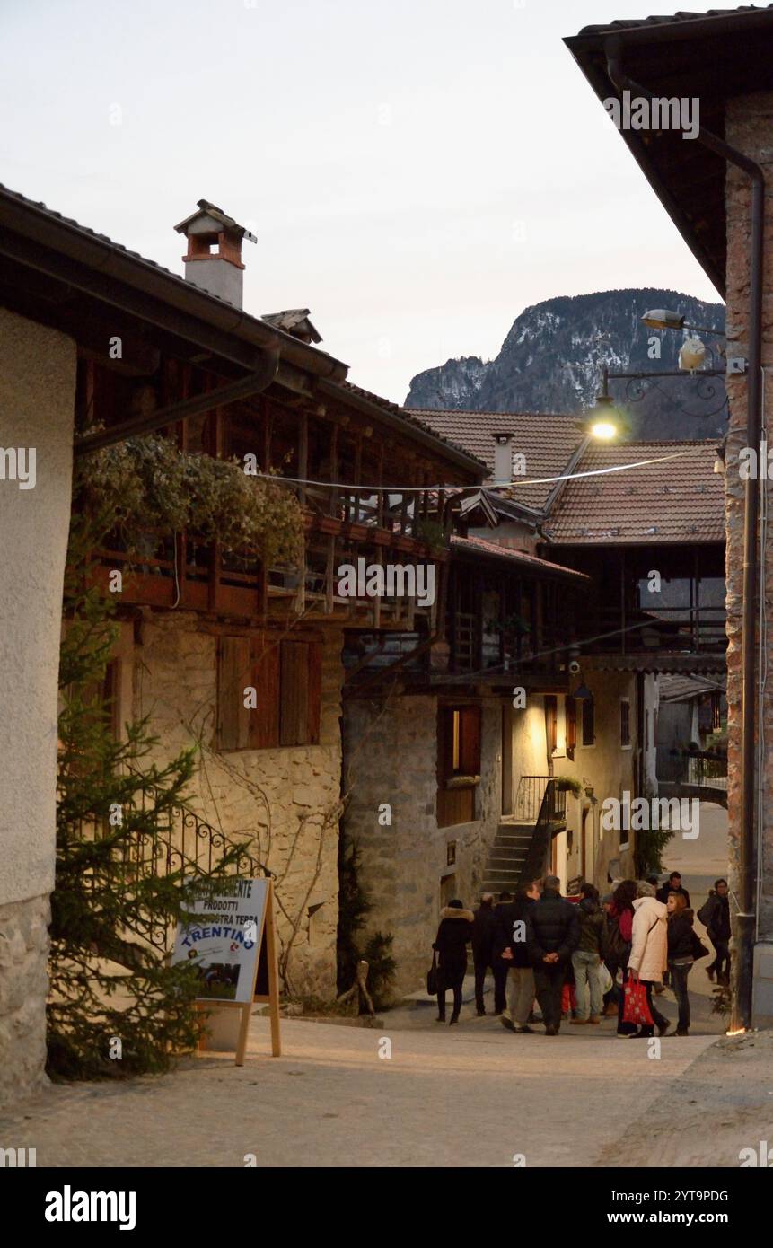 Alto rango social hi-res stock photography and images - Alamy