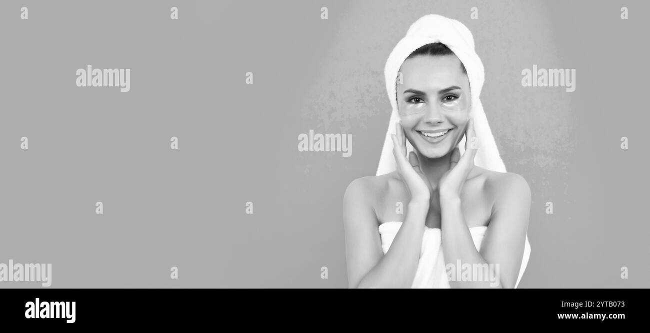 Woman skincare gold Black and White Stock Photos & Images - Alamy