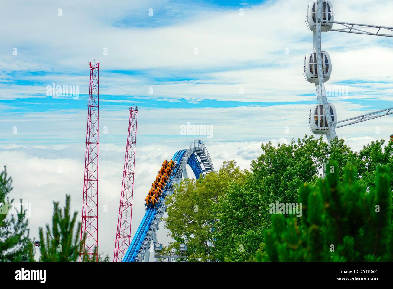 Catapult rollercoaster hi-res stock photography and images - Alamy