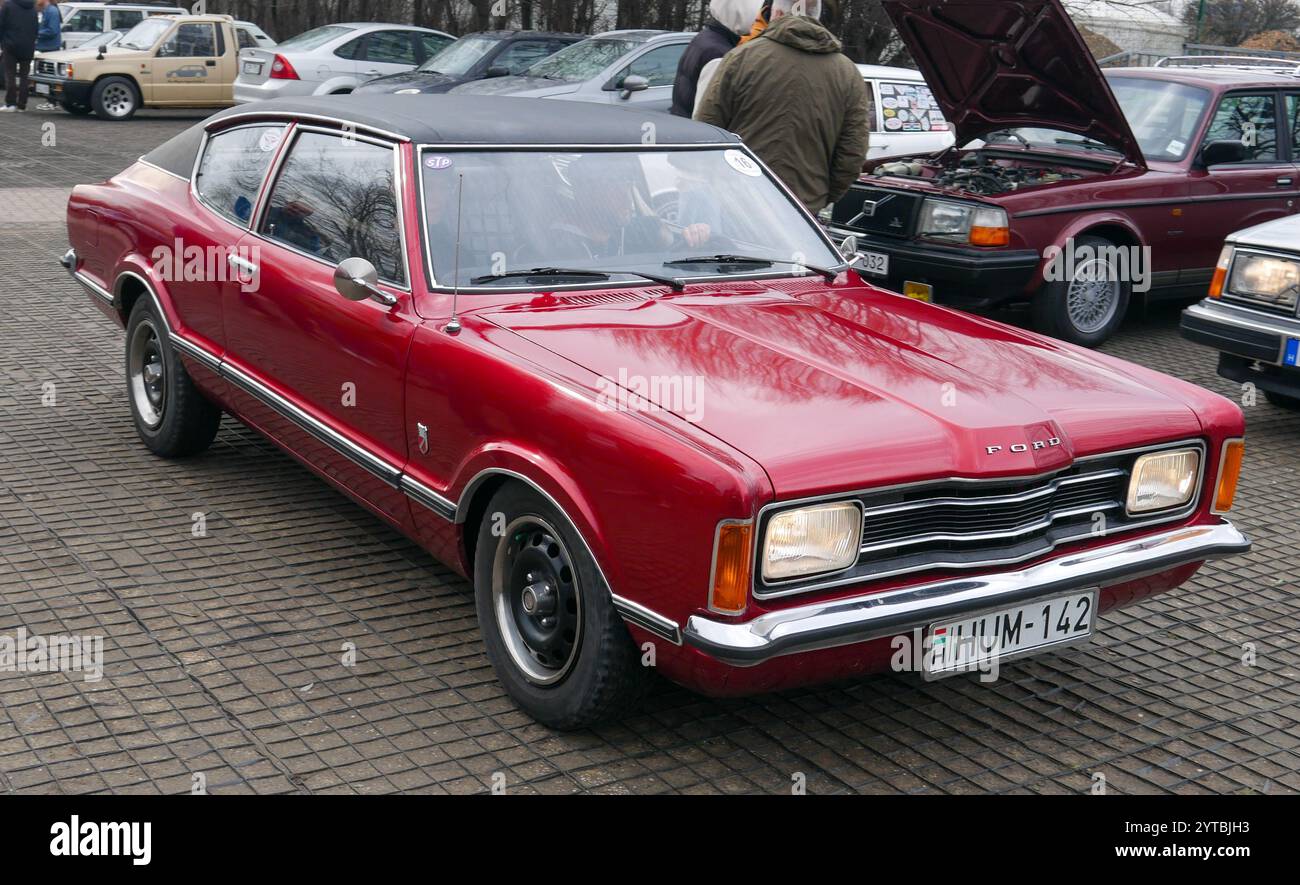 Ford Taunus TC GT SP5 Coupe Modellauto 1/43, Rot, 1970-1983, Mit Sockel - DeAgostini Sammelmodell
