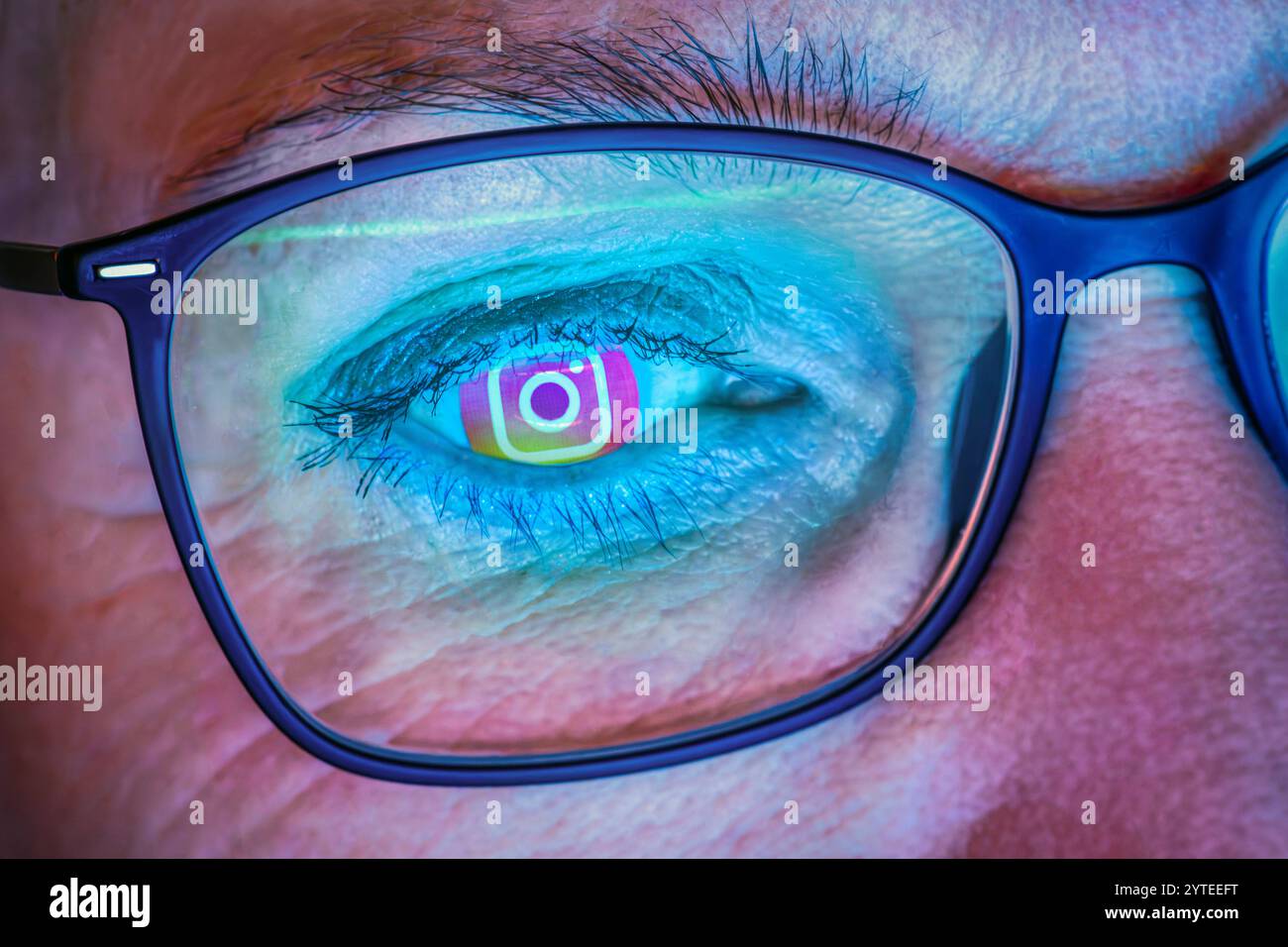 Instagram Nutzerin, Symbolfoto, Logo der Instagram App ersetzt symbolisch ihr Auge, München, Dezember 2024 Deutschland, München, Dezember 2024, Instagram Nutzerin, das Logo der Instagram App ersetzt symbolisch ihre Pupille, Social Media, Soziales Netzwerk, Frau Ü50, Augen, Brille, Instagram gehört zu Meta, Internet, Symbolfoto, Symbolbild, *** Instagram user, symbolic photo, logo of the Instagram app symbolically replaces her eye, Munich, December 2024 Germany, Munich, December 2024, Instagram user, the logo of the Instagram app symbolically replaces her pupil, social media, social network, wo Stock Photo