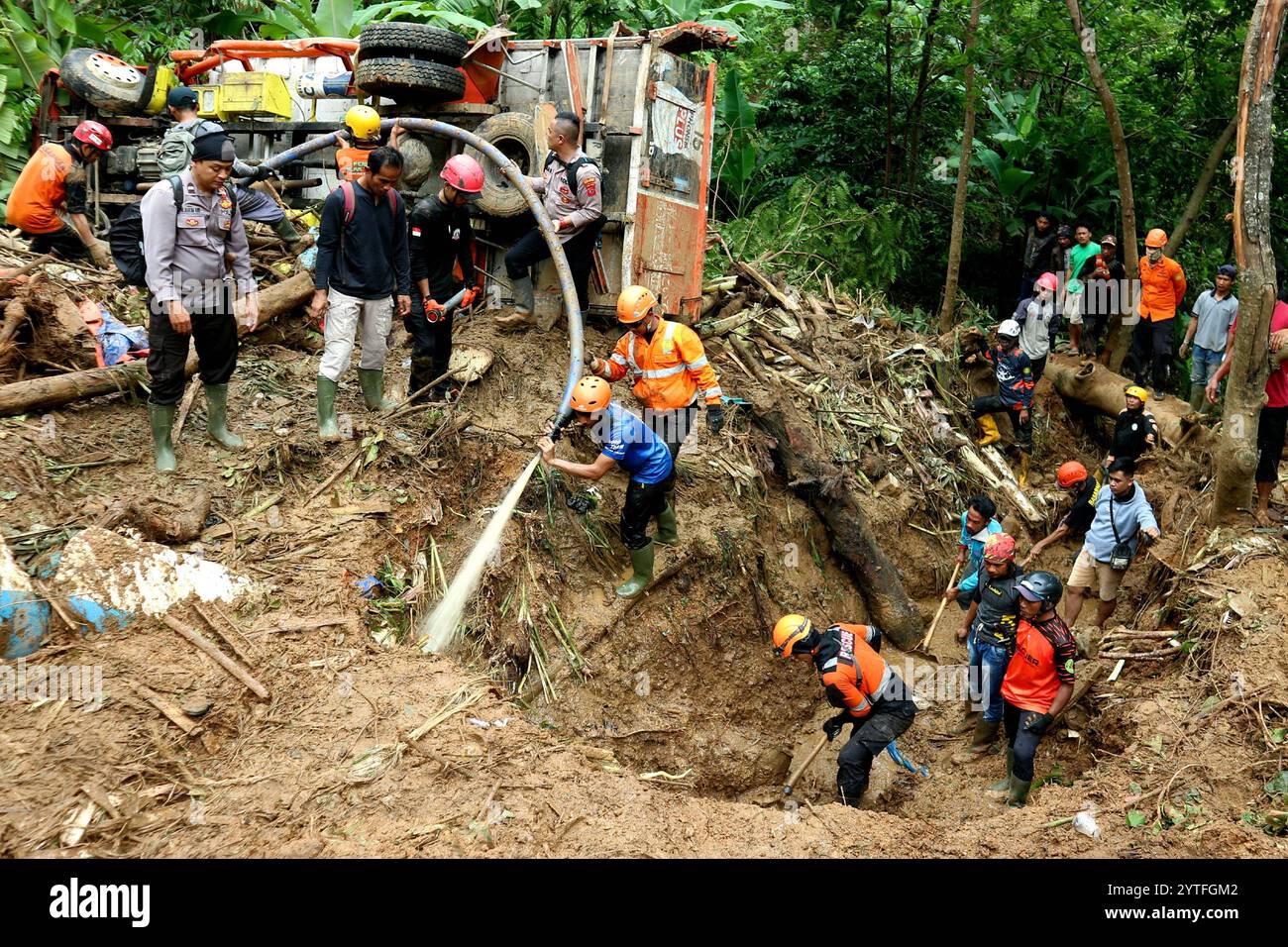 Destroyed houses in floods landslides hi-res stock photography and ...