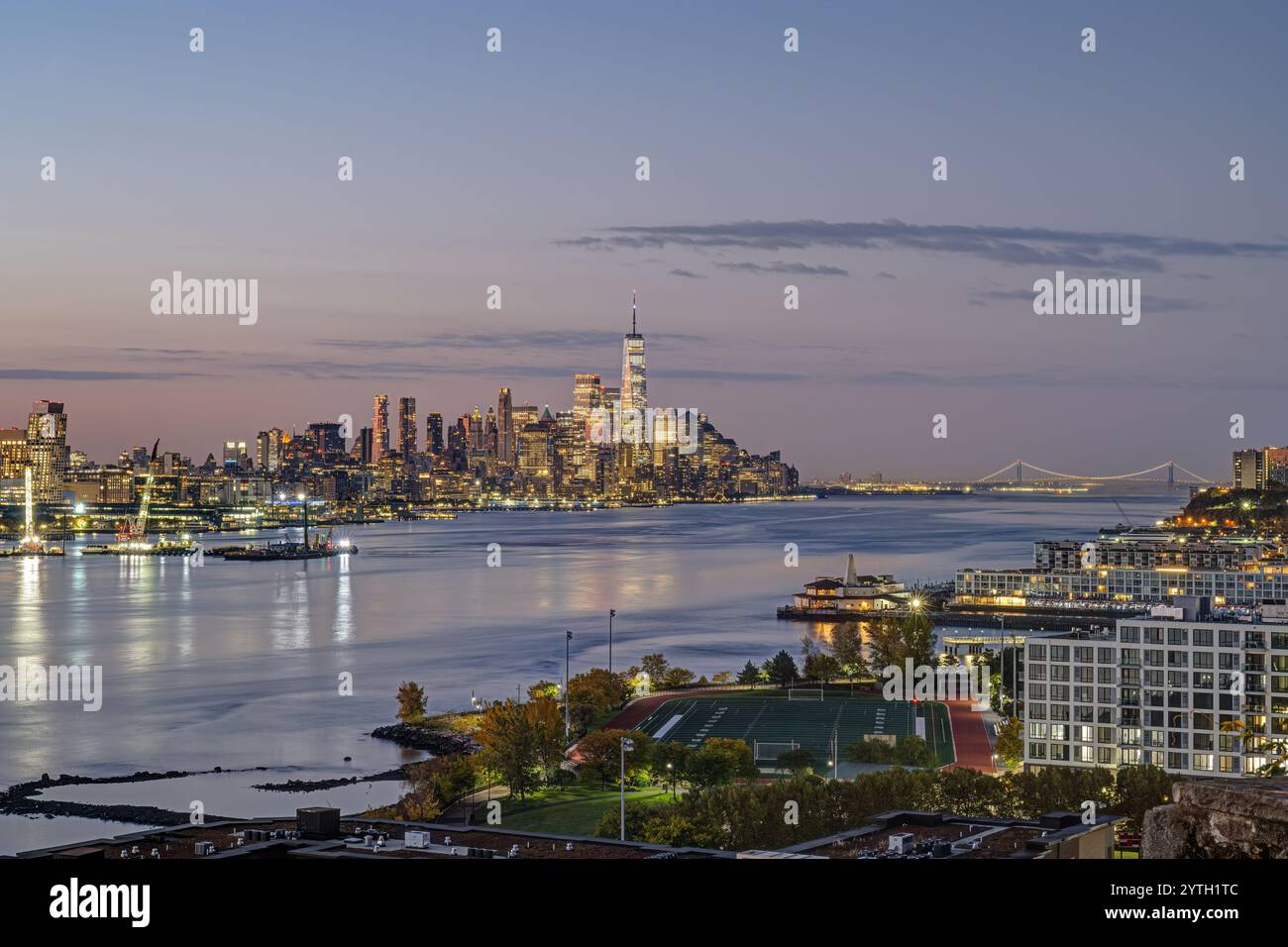 The Hudson river with the skyline of lower Manhattan in the back at ...