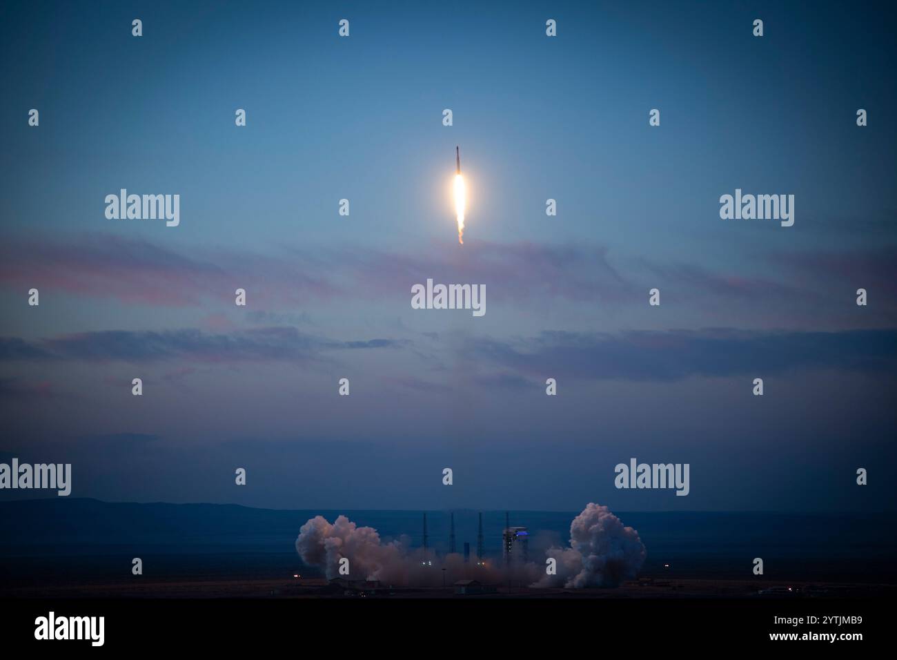 Simorgh rocket hi-res stock photography and images - Alamy