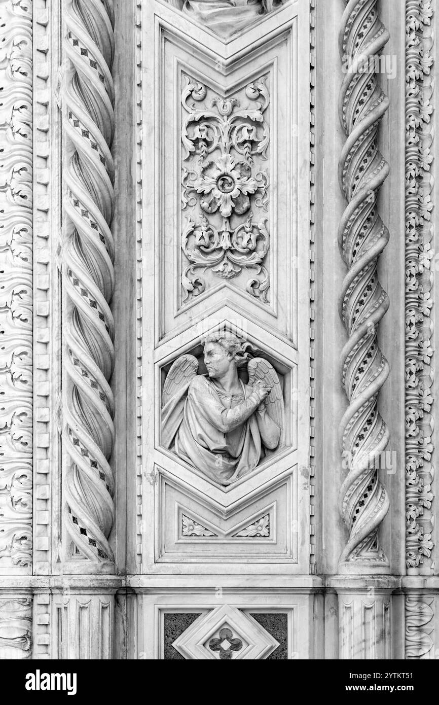 Florence duomo exterior detail Black and White Stock Photos & Images ...