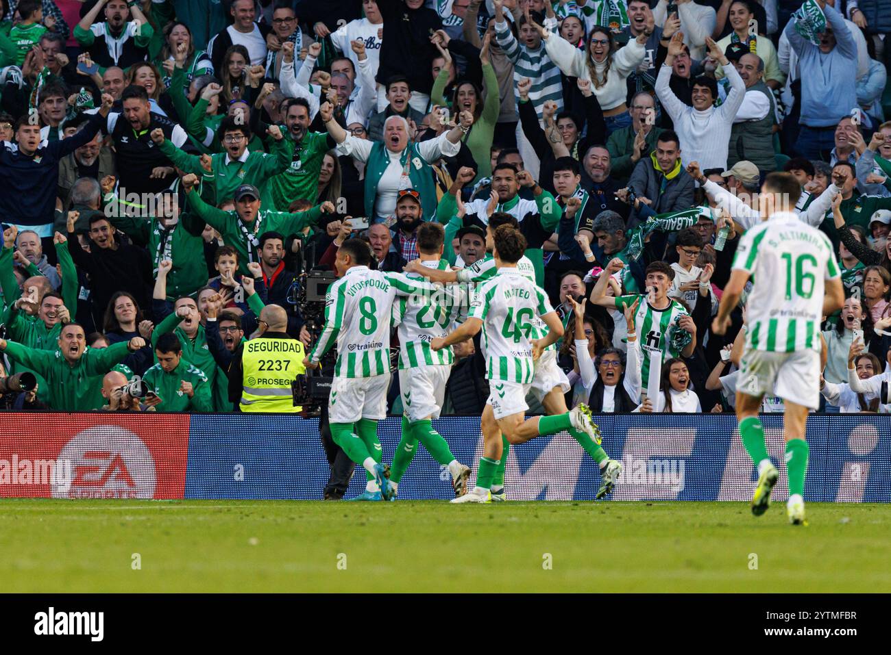 Sevilla, Spain. 7th Dec 2024. Team of Real Betis  seen celebrating after goal scored by Giovani Lo Celso during LaLiga EA SPORTS game between Real Betis Balompie and FC Barcelona. Maciej Rogowski/Alamy Live News Stock Photo