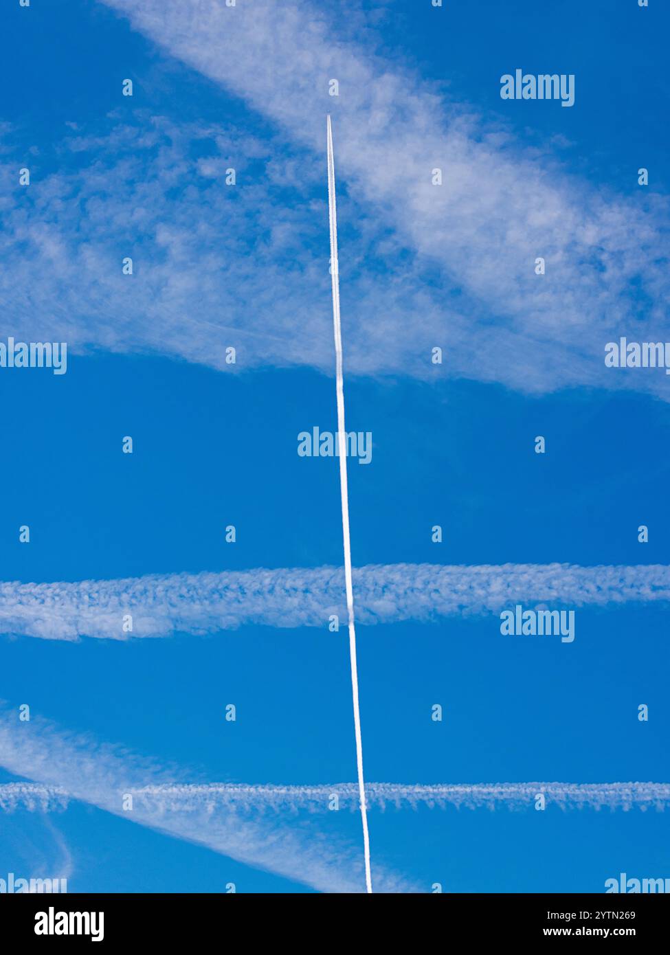Contrails from airplanes in hi-res stock photography and images - Alamy