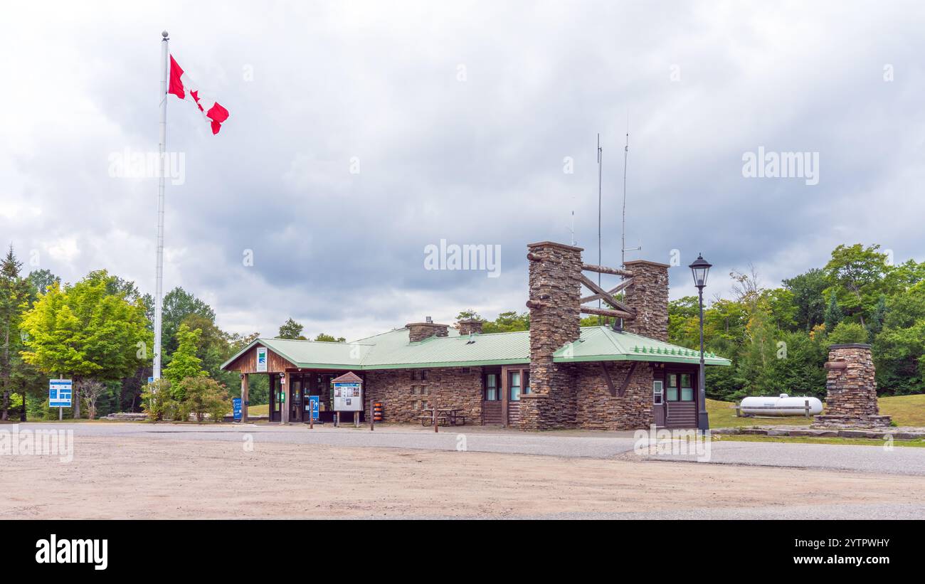 Park store and registration centre at the west gate of Algonquin Provincial Park, the largest Provincial Park in the province of Ontario. Stock Photo