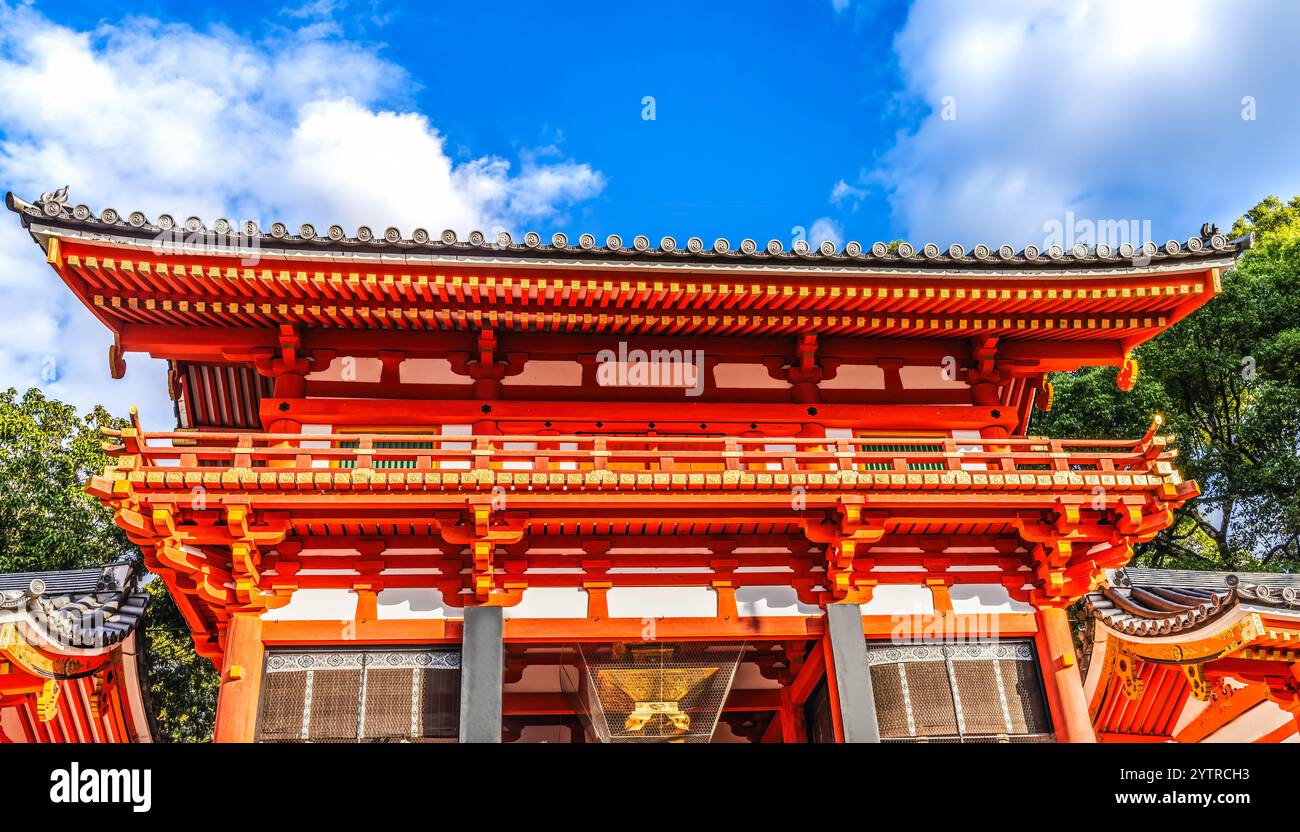 Colorful Red Entrance Gate Yasaka Gion Shinto Shrine Kyoto Japan. Shine ...