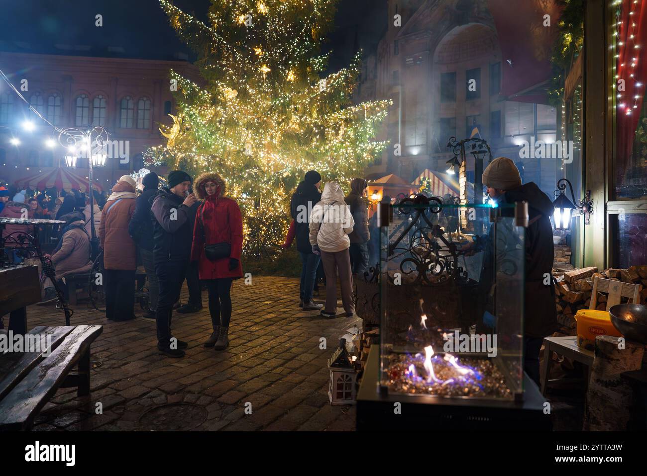 Festive town scene hi-res stock photography and images - Alamy