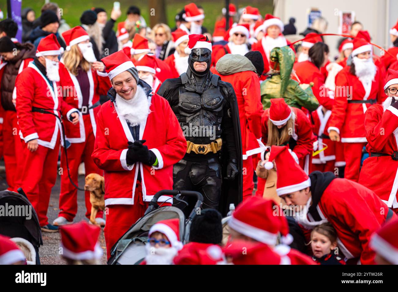 Edinburgh, Scotland, 8th Dec, 2024 400 adults and children and ...