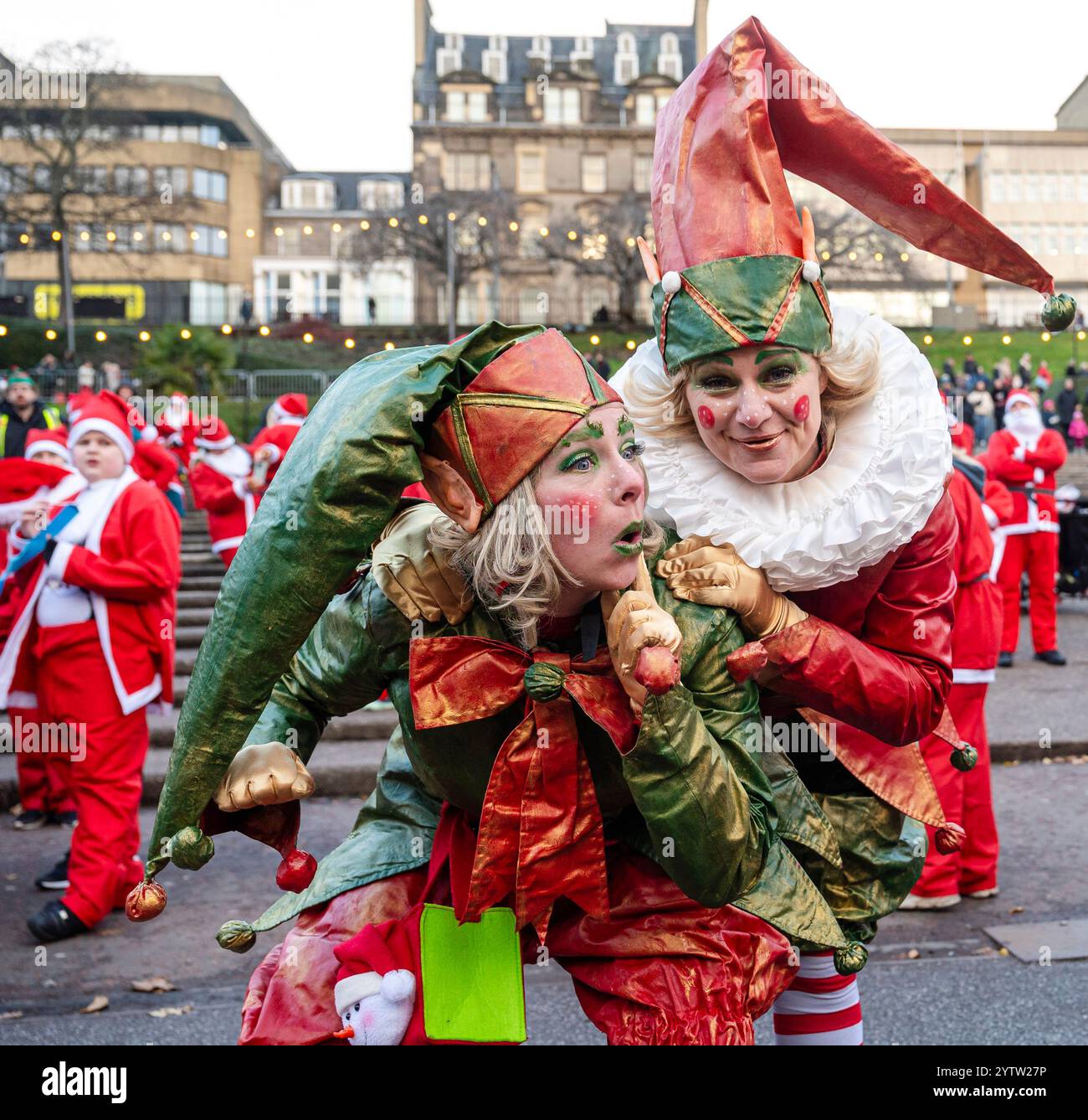Edinburgh, Scotland, 8th Dec, 2024 400 adults and children and ...