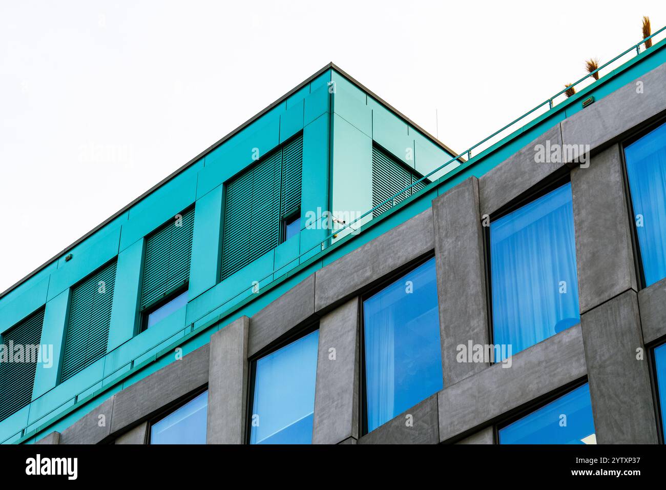 Turquoise glass panels hi-res stock photography and images - Alamy