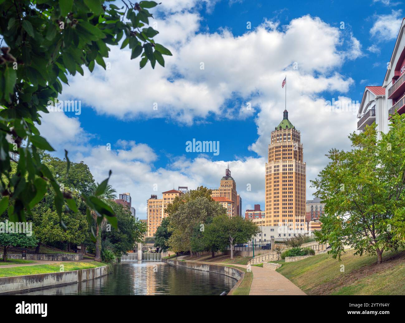 River walk san antonio king william hi-res stock photography and images ...