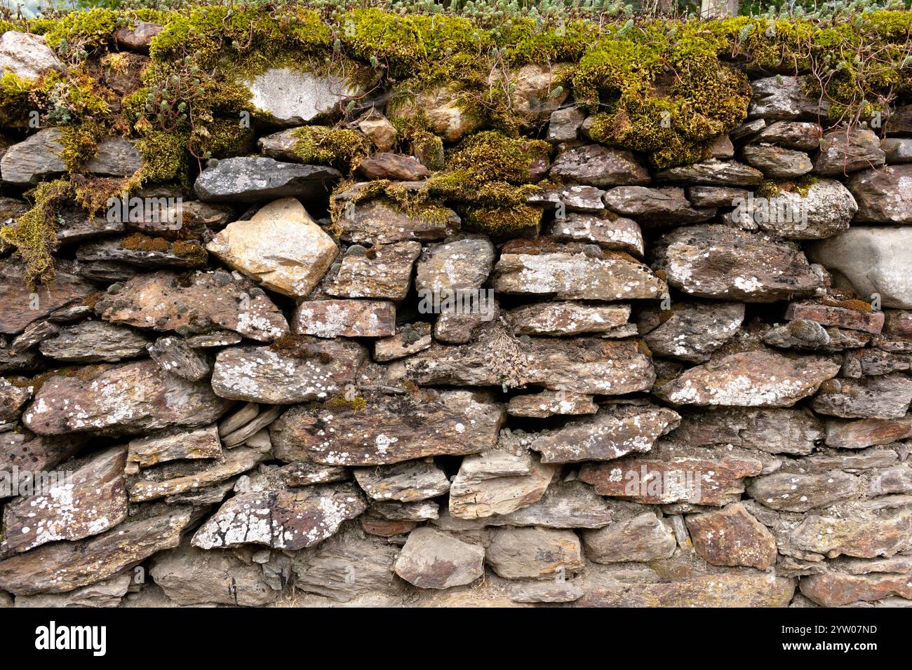 Stone fence hi-res stock photography and images - Alamy