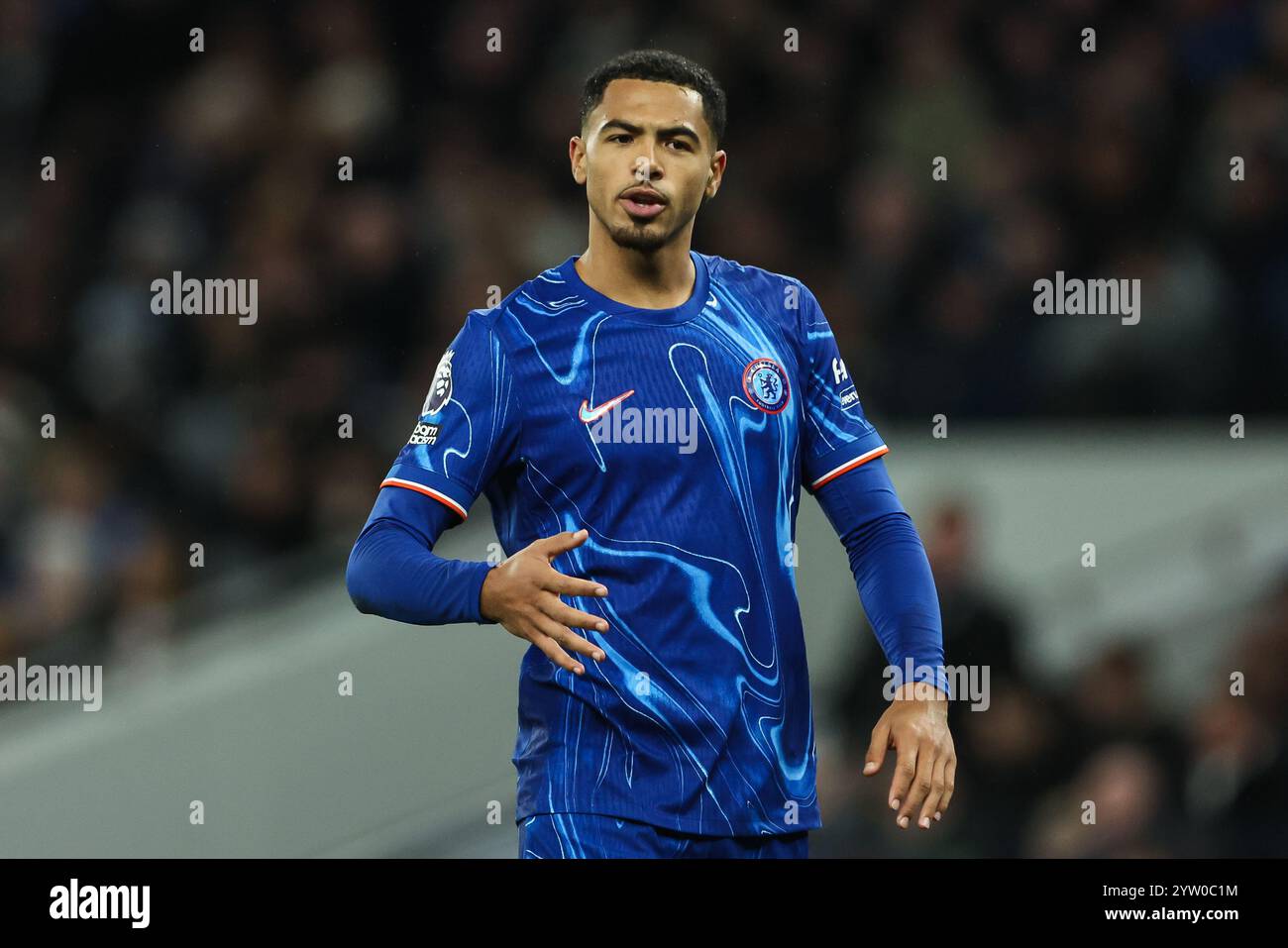 Levi Colwill of Chelsea gives his team instructions during the Premier ...