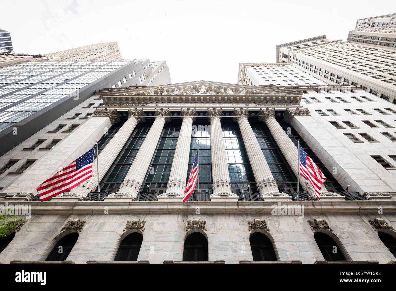 U.S. Equities Cautious Buy Rating: Structural Optimism vs. Near-Term Valuation Concerns