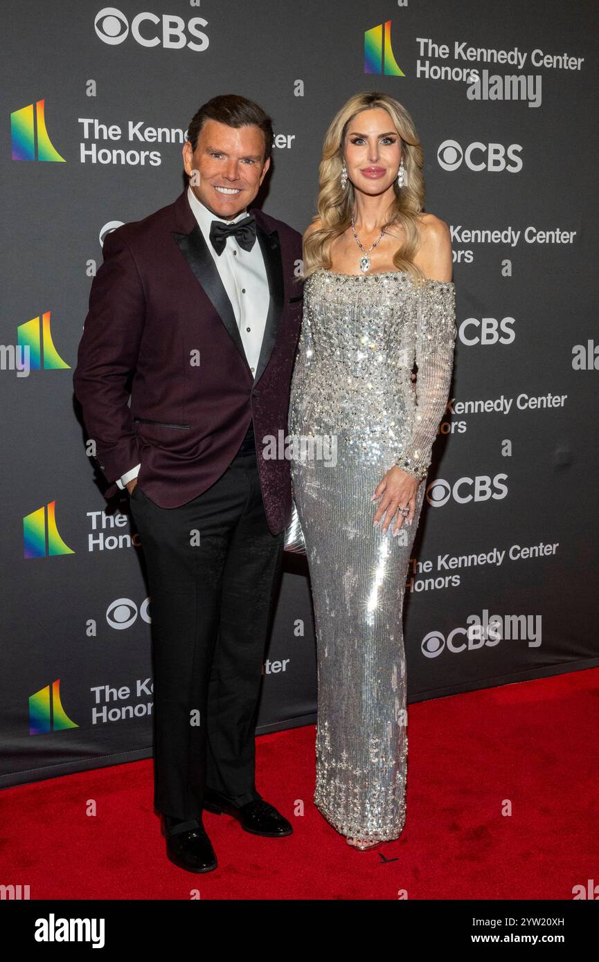 Brett Baier, left, and his wife, Amy Baier, pose on the red carpet for